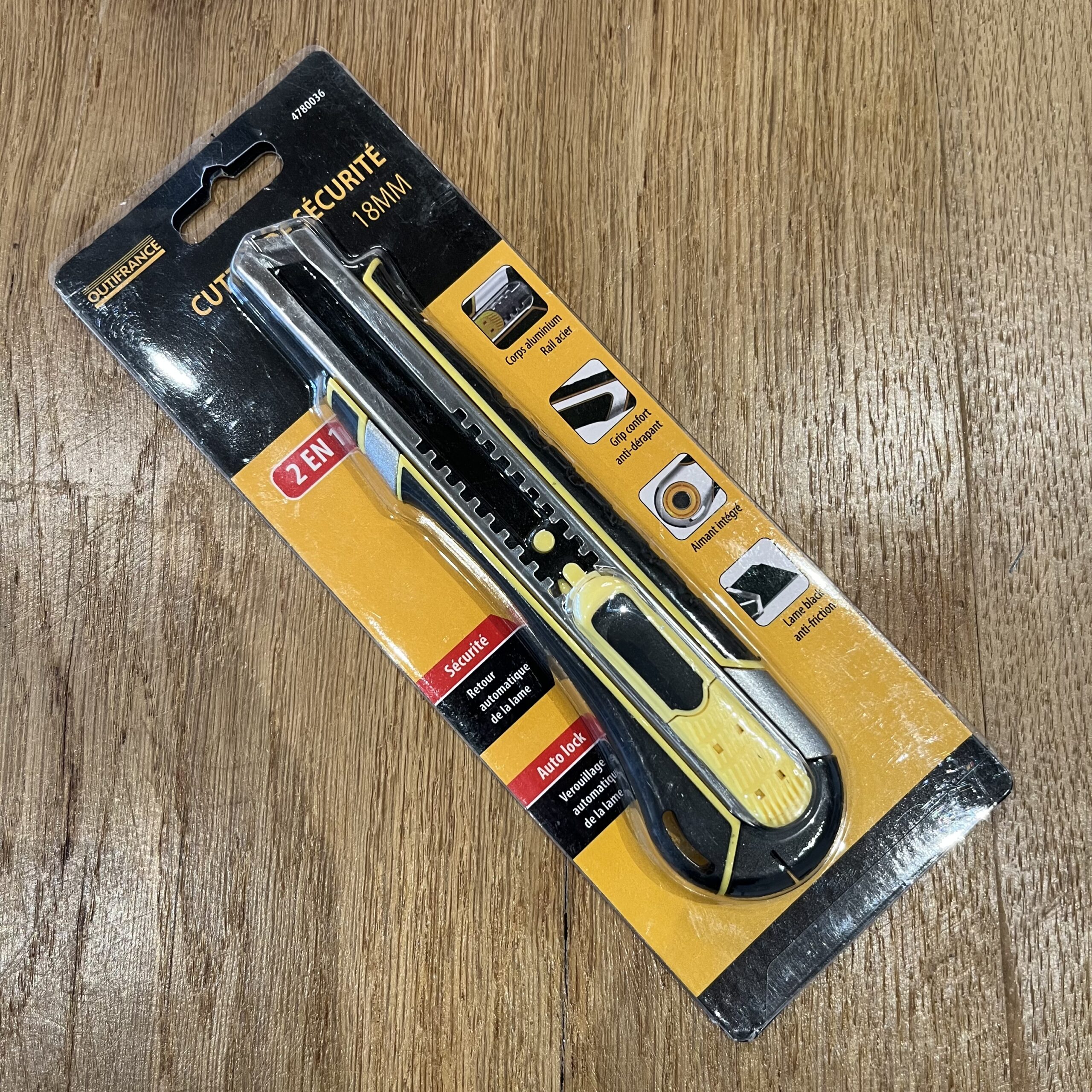 Cutter 18 mm autobloquant + retour sécurité